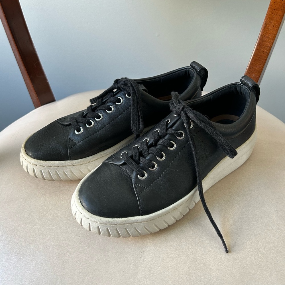 Sofft black leather lace up sneakers